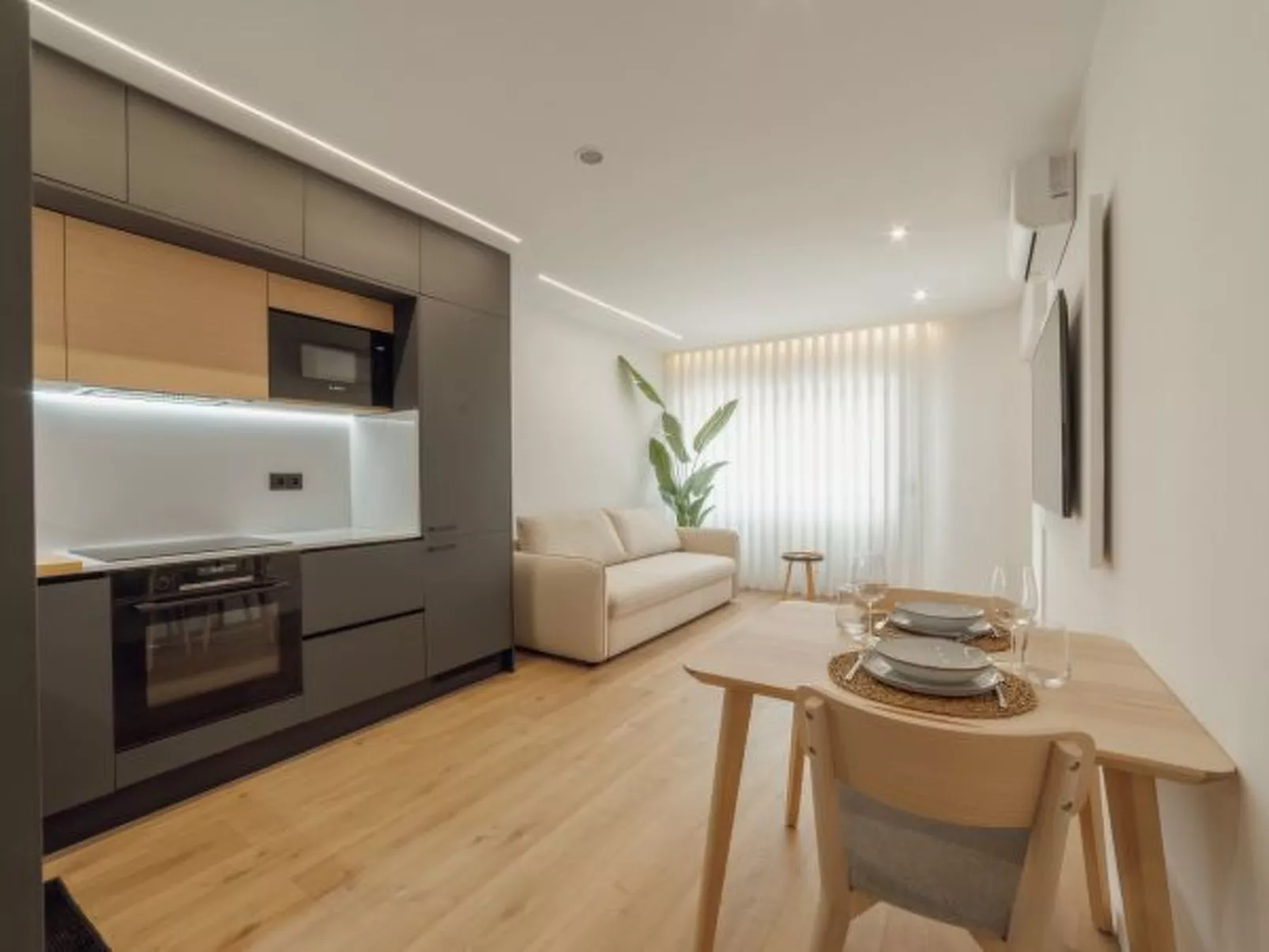 DOWNTOWN PREMIUM with BALCONY by VACATIONY - Binnen