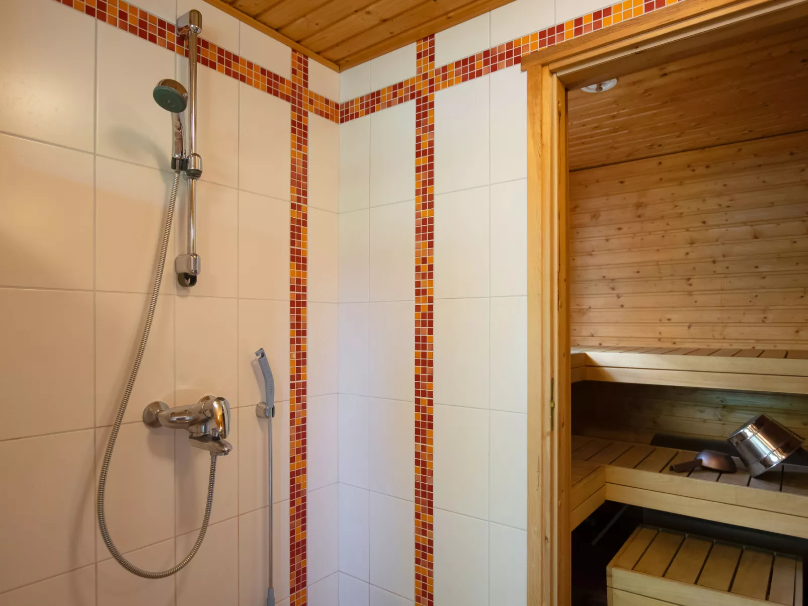 Tiirinniemi 27 a - Binnen