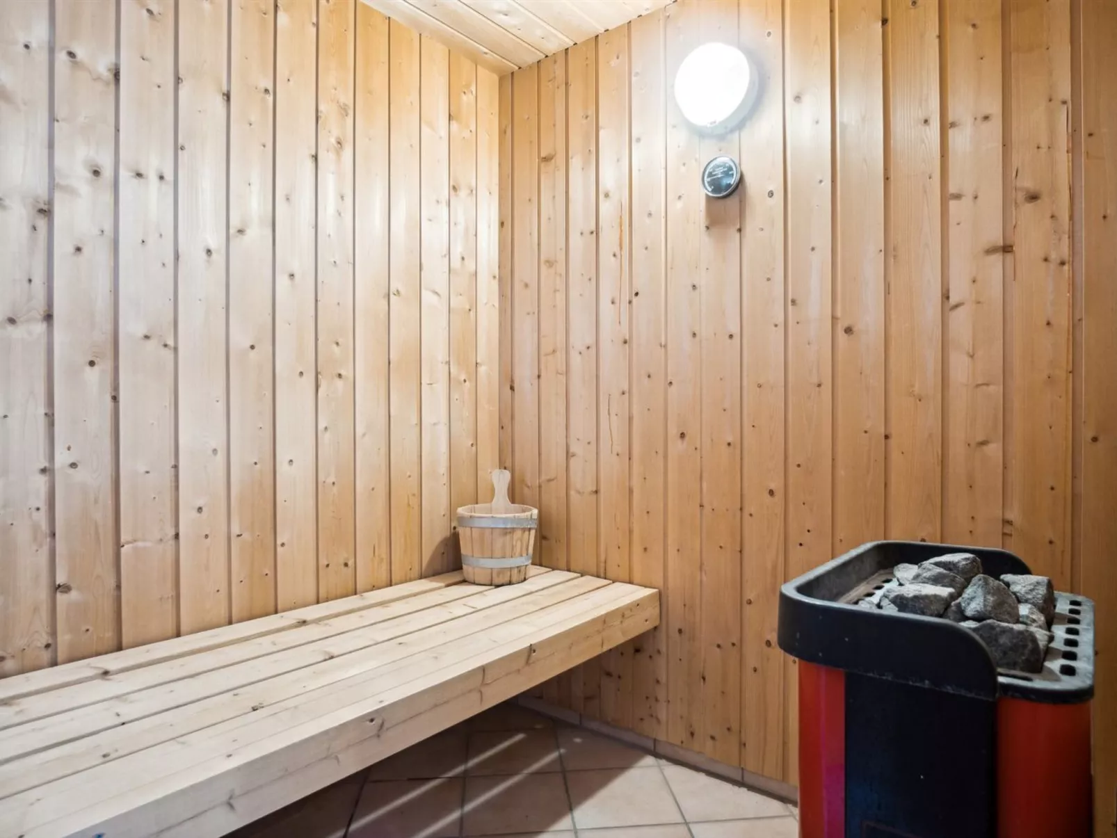 "Iivari" - 70m from the sea - Binnen