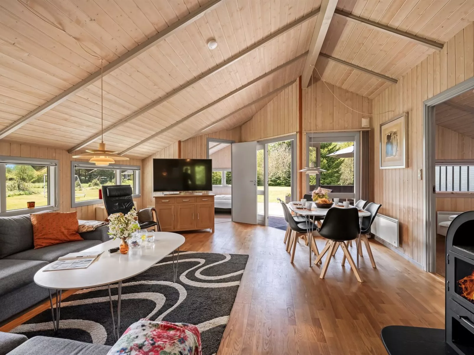 "Kuisma" - 11km from the sea - Binnen