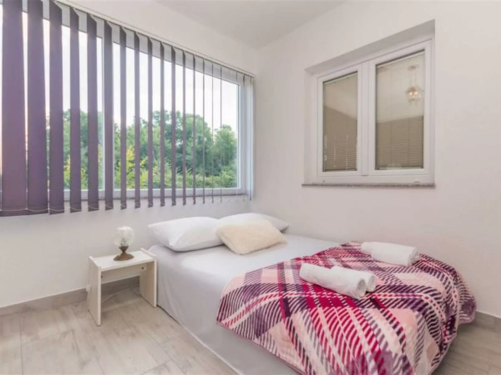 Holiday house Flora with pool - Image-tags.info