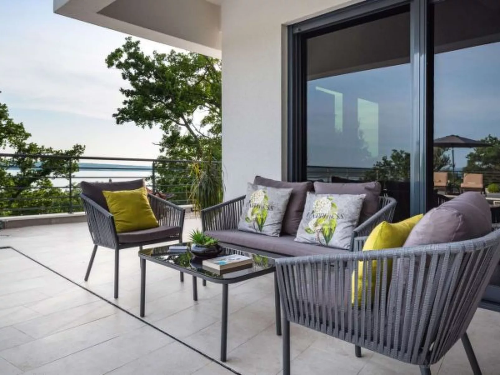 Villa Royal Hill with pool - Image-tags.info