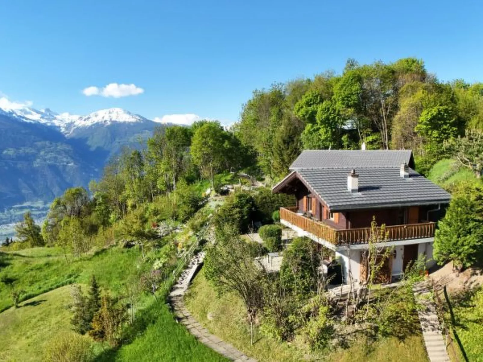 Mirador Alpine Horizon -Crans Montana- Swiss Alps - Buiten