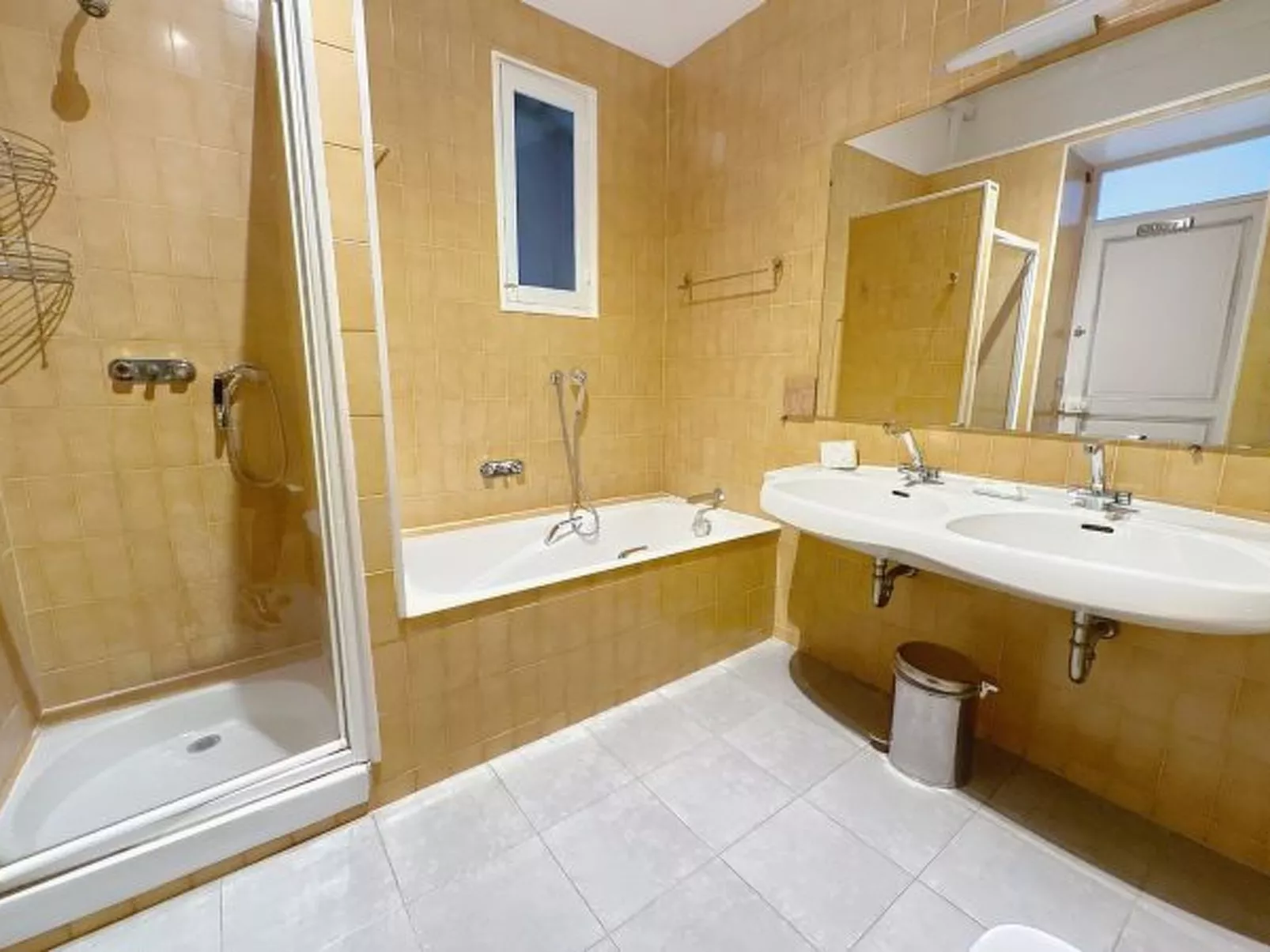 2 bedroom Forville 8 mins to the Palais 328 - Image-tags.info