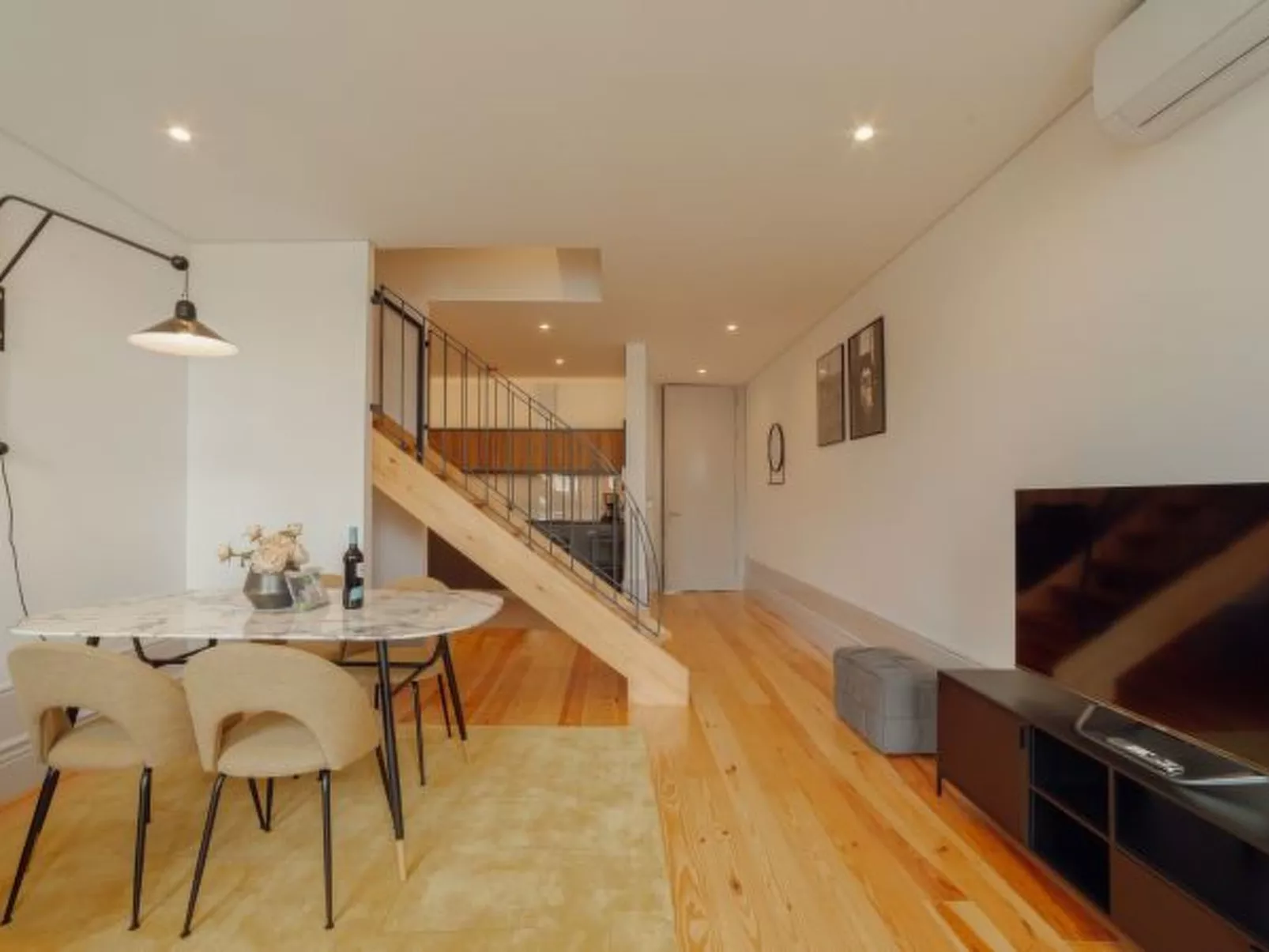 HEART OF PORTO APARTMENT E DUPLEX by VACATIONY - Binnen