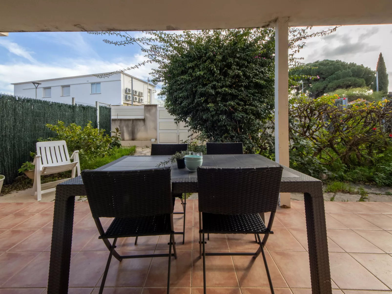 Higini Angles - Buiten