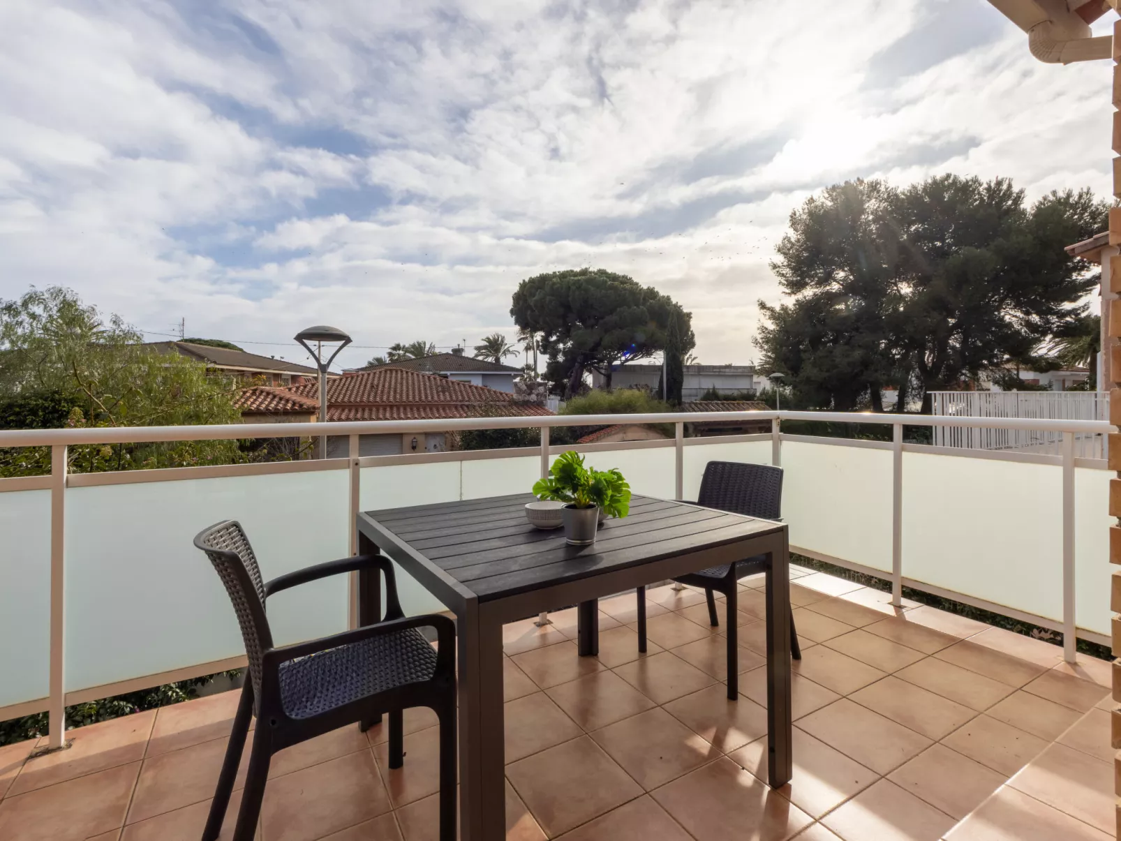 Higini Angles - Buiten