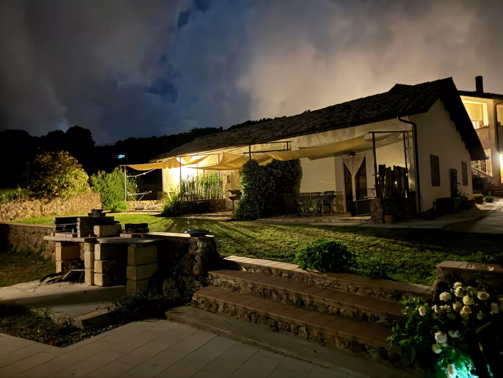 Tolles Reihenhaus im Olivenhain - Buiten