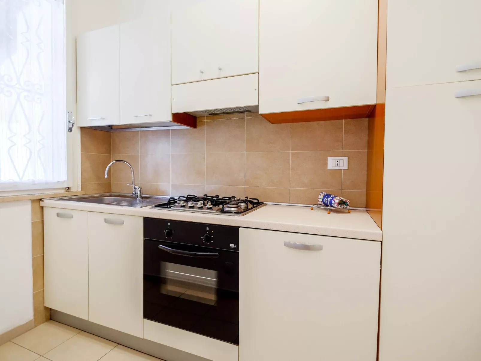 Cottage mit großem Garten, Klima, 6 Gäste - Binnen