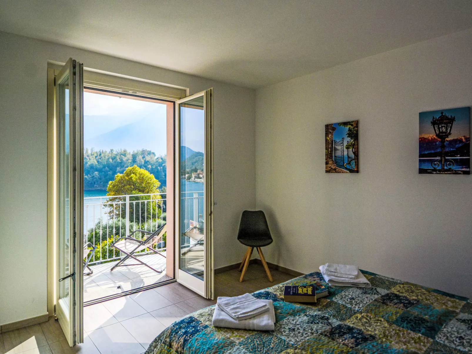 The View Lake Como - Binnen