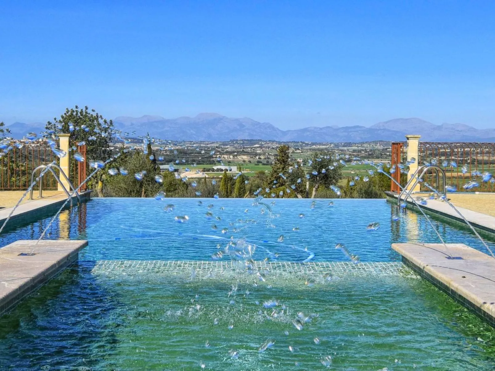 Wunderschönes Ferienhaus in Ariany mit Privatem Pool - Buiten