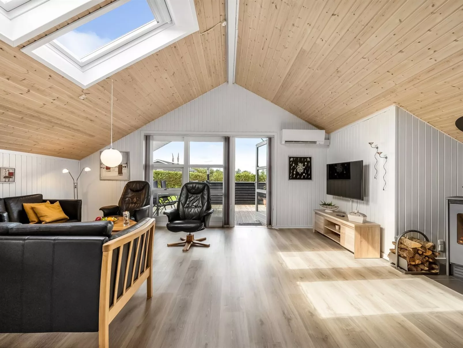 "Naninja" - 300m to the fjord - Binnen