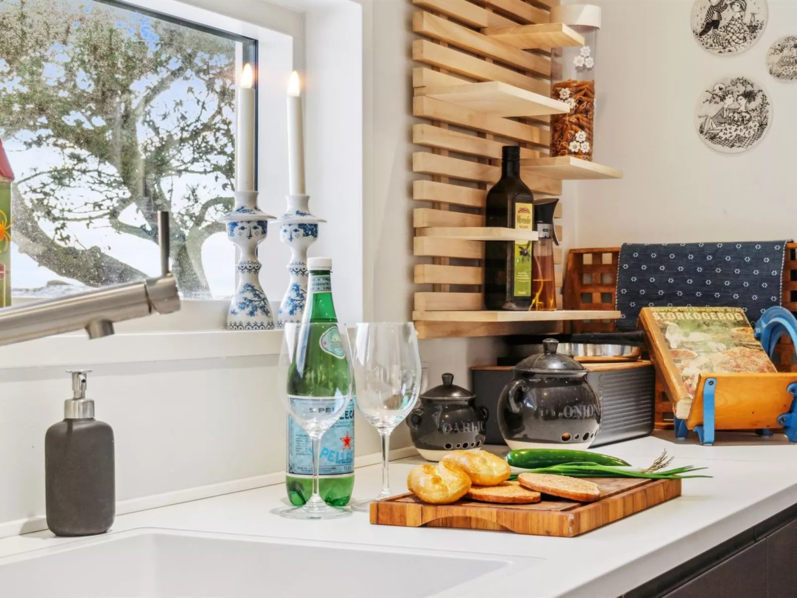 "Lagho" - 500m from the sea - Binnen