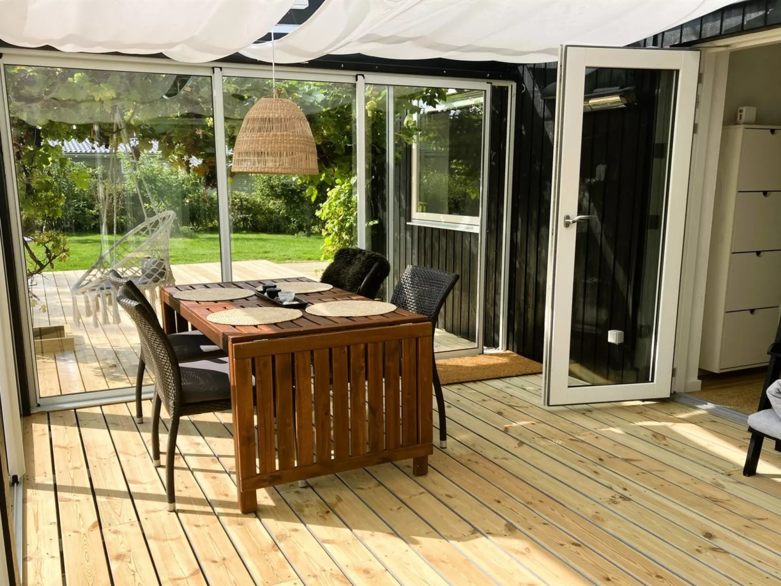 "Carlene" - 350m from the sea - Binnen