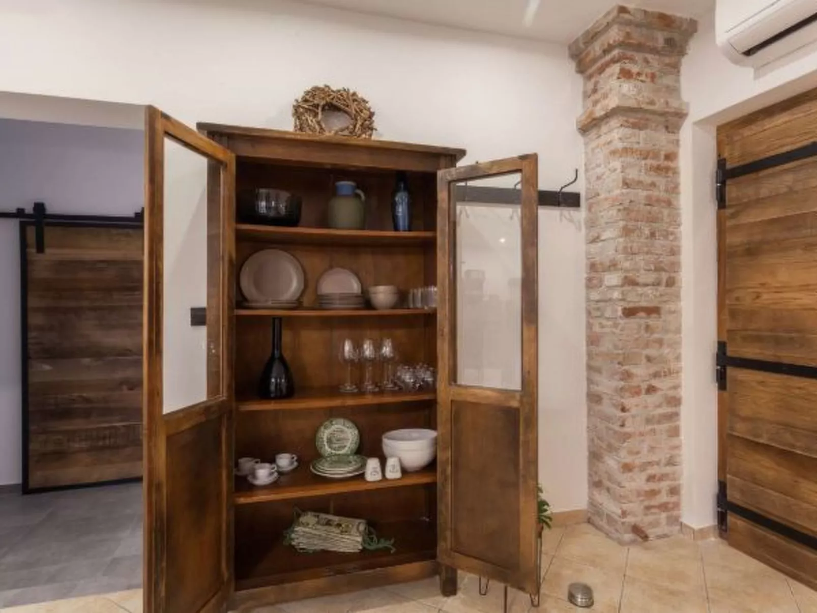 Villa Royal with heated pool - Image-tags.info