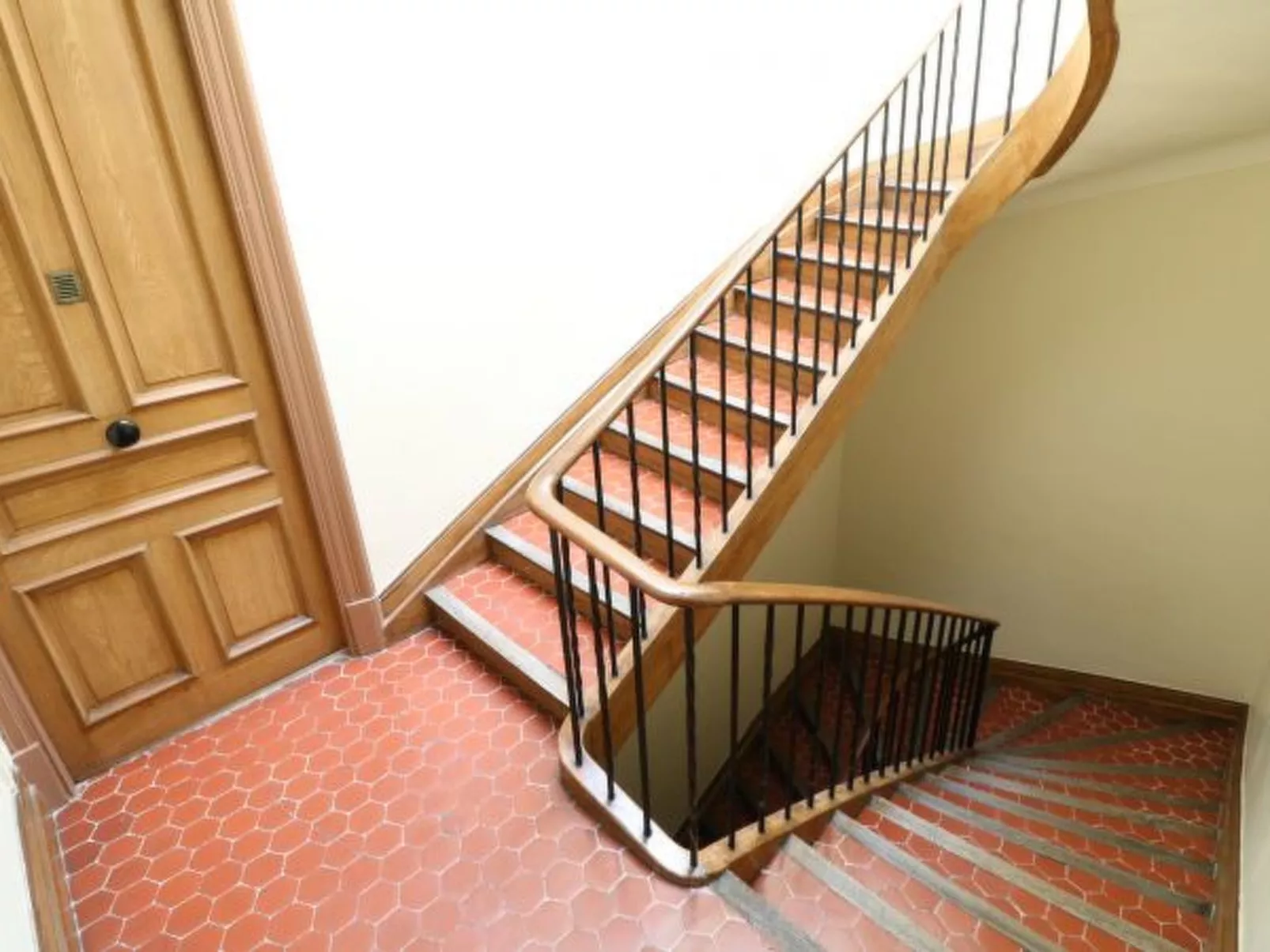 2 bedroom Forville 8 mins to the Palais 328 - Image-tags.info