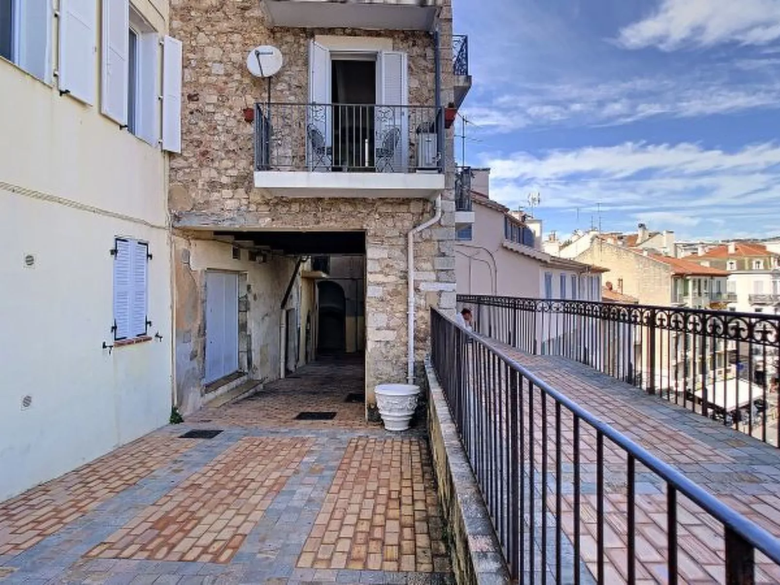 1 bedroom, 6 min from the Palais, great view. 220 - Image-tags.info