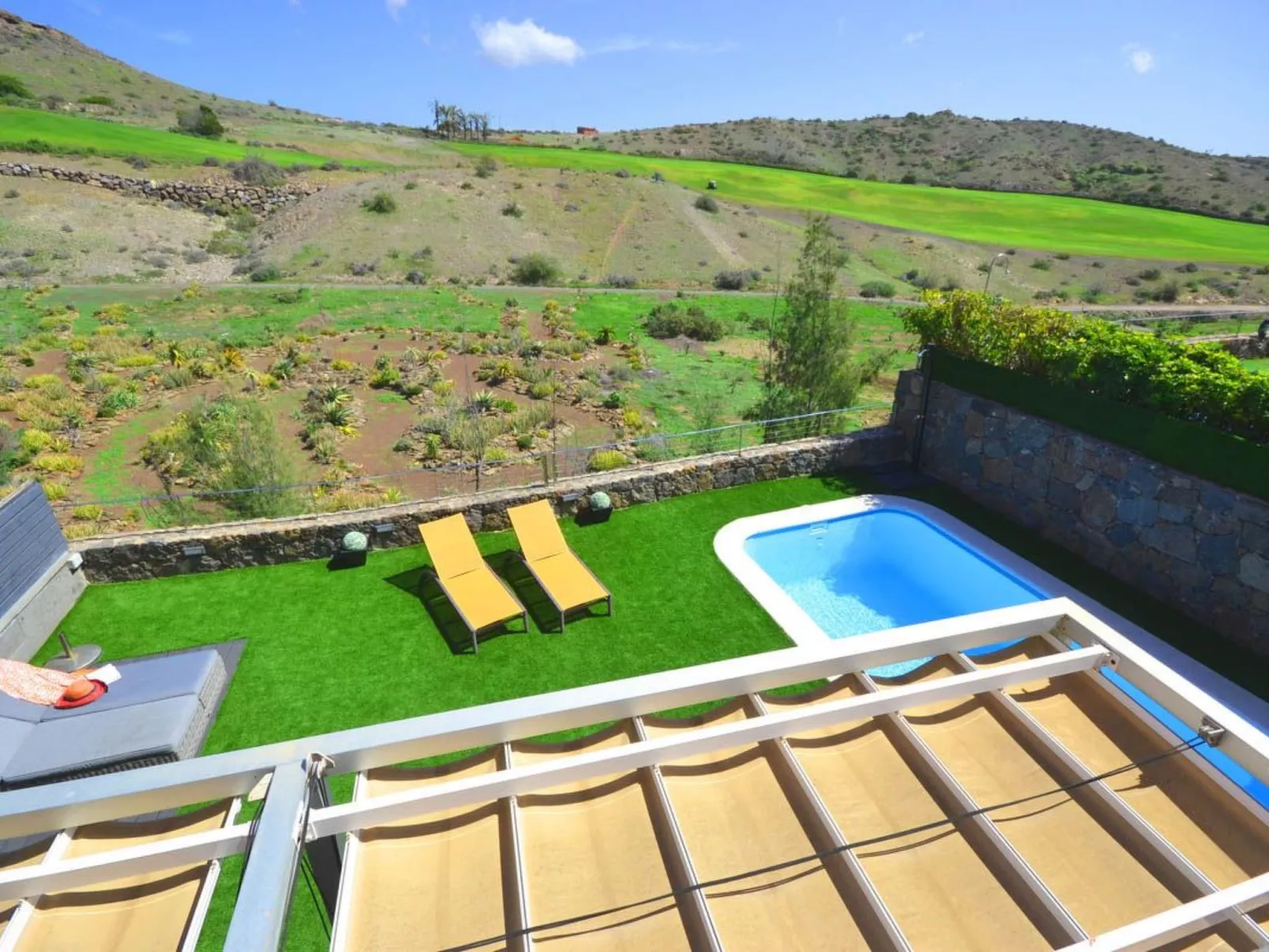 Villa für 4 Personen mit Schwimmbad und balinesi - Buiten