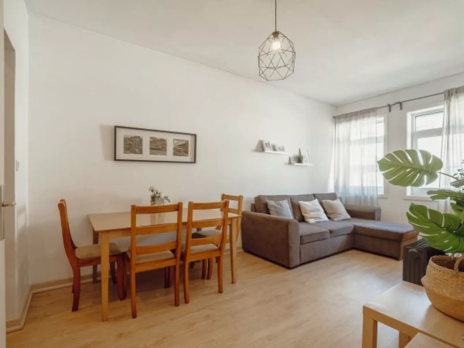 ALEGRIA CITY CENTER with ELEVATOR by VACATIONY - Binnen