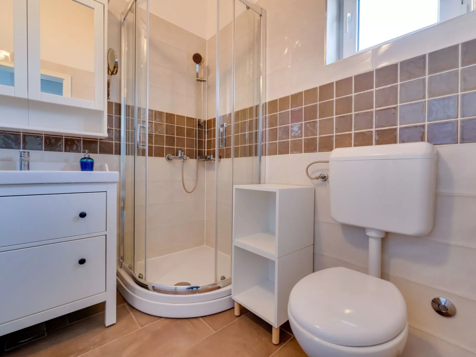 Eine luxuriöse Villa "Maslina" mit Pool und Grill - Binnen