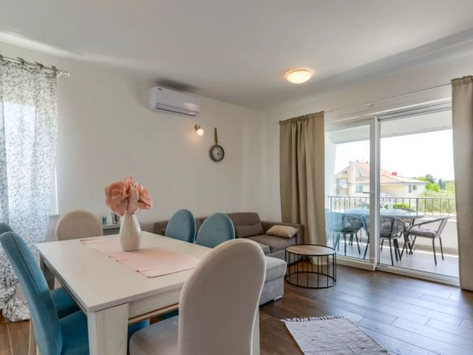 Villa Azzuro with jacuzzi and pool - Image-tags.info