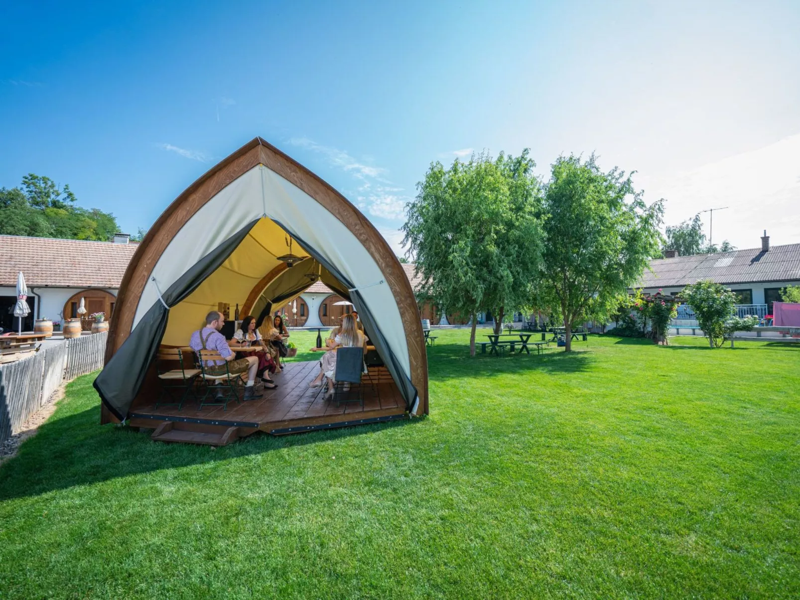 Weinfass-Suite für 2 in Grub an der March - Buiten