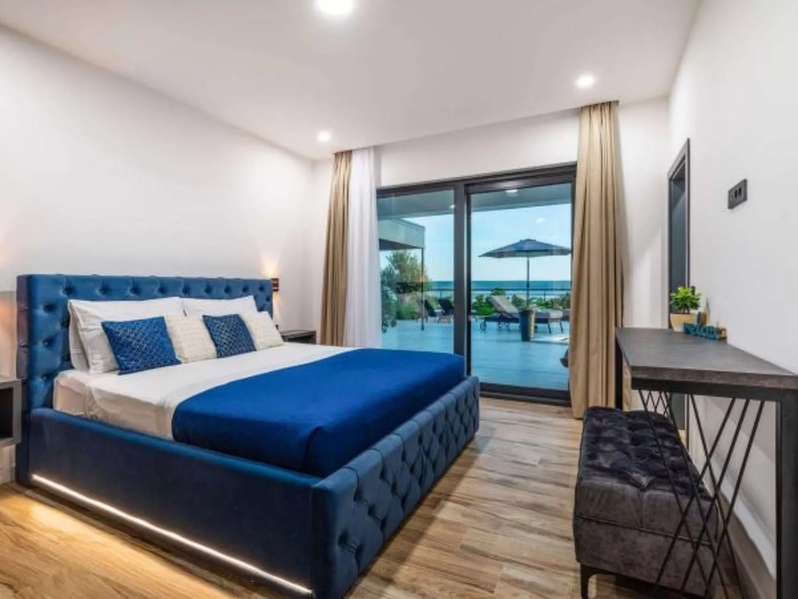 Villa Royal Hill with pool - Image-tags.info