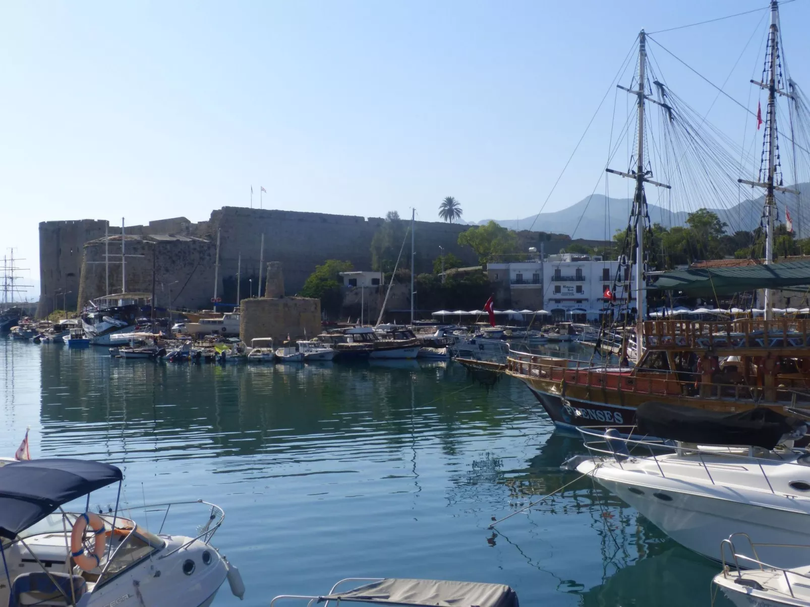 Ferienvilla mit Blick auf das Wasser - Image-tags.info