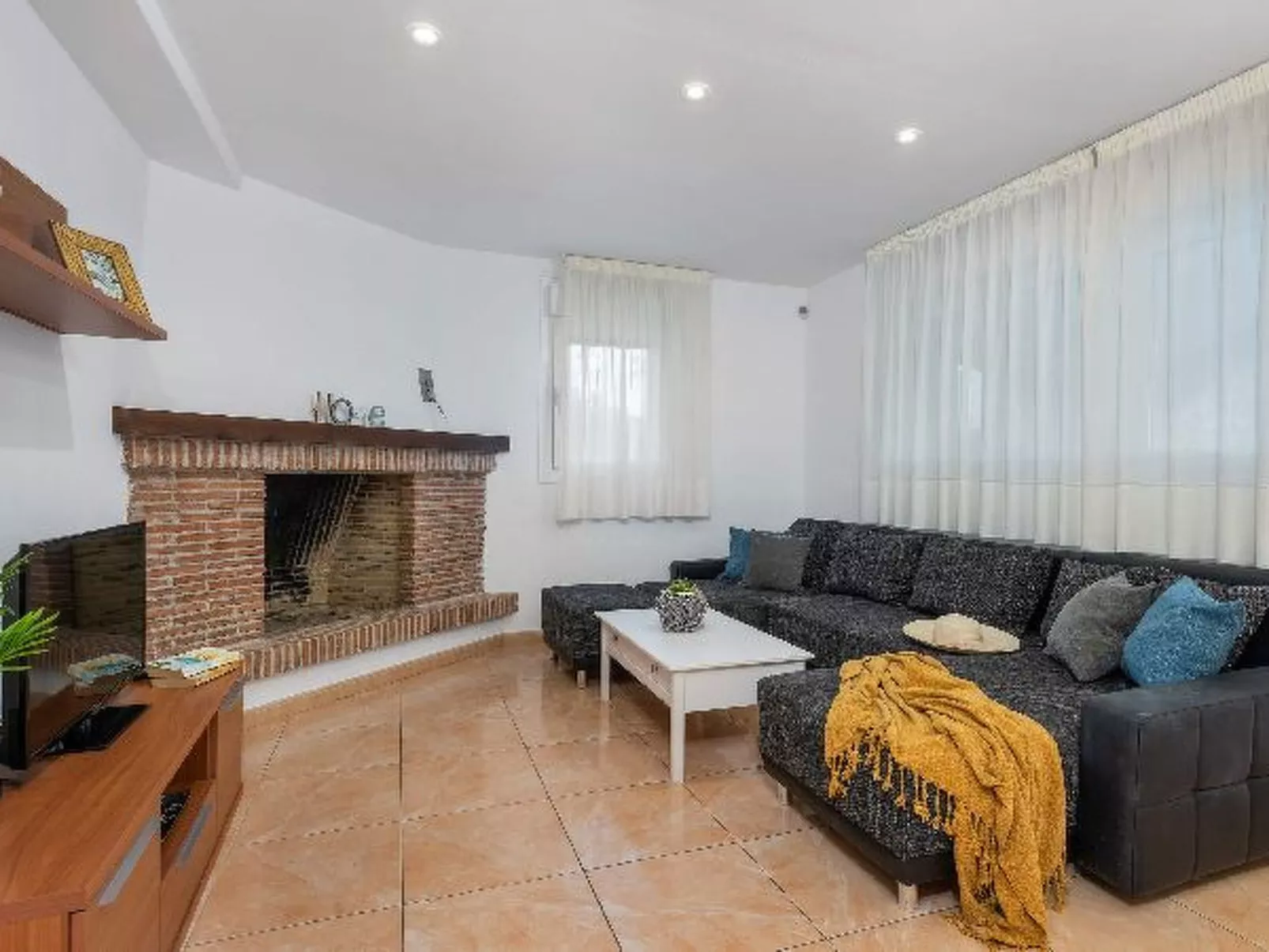 Villa Caleta - PlusHolidays - Image-tags.info