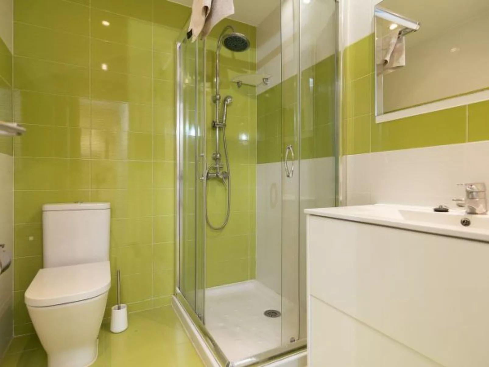 Beachside apartment in Elviria, Romana Playa - Image-tags.info