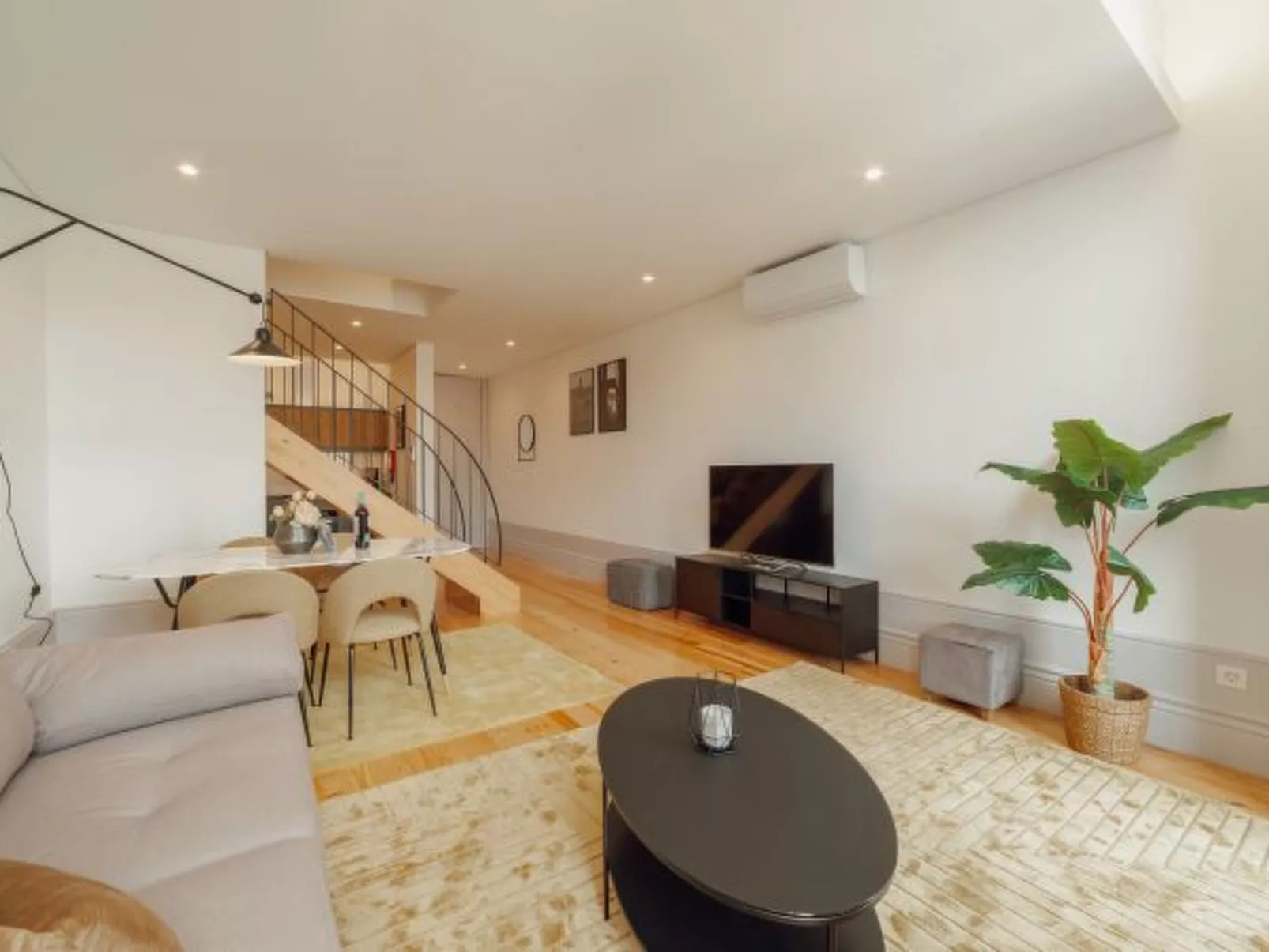 HEART OF PORTO APARTMENT E DUPLEX by VACATIONY - Binnen