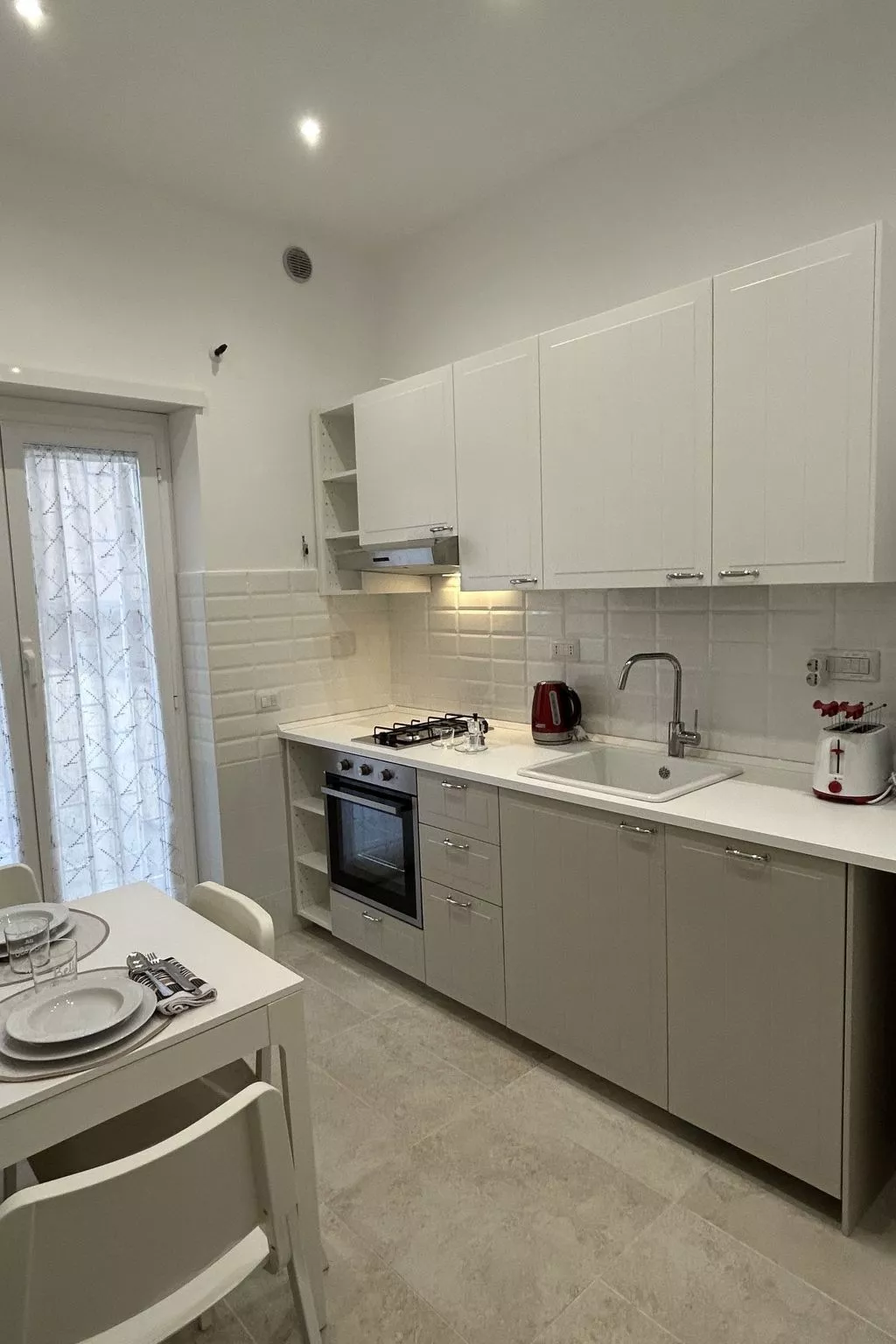 'Vatican Vibes - Binnen