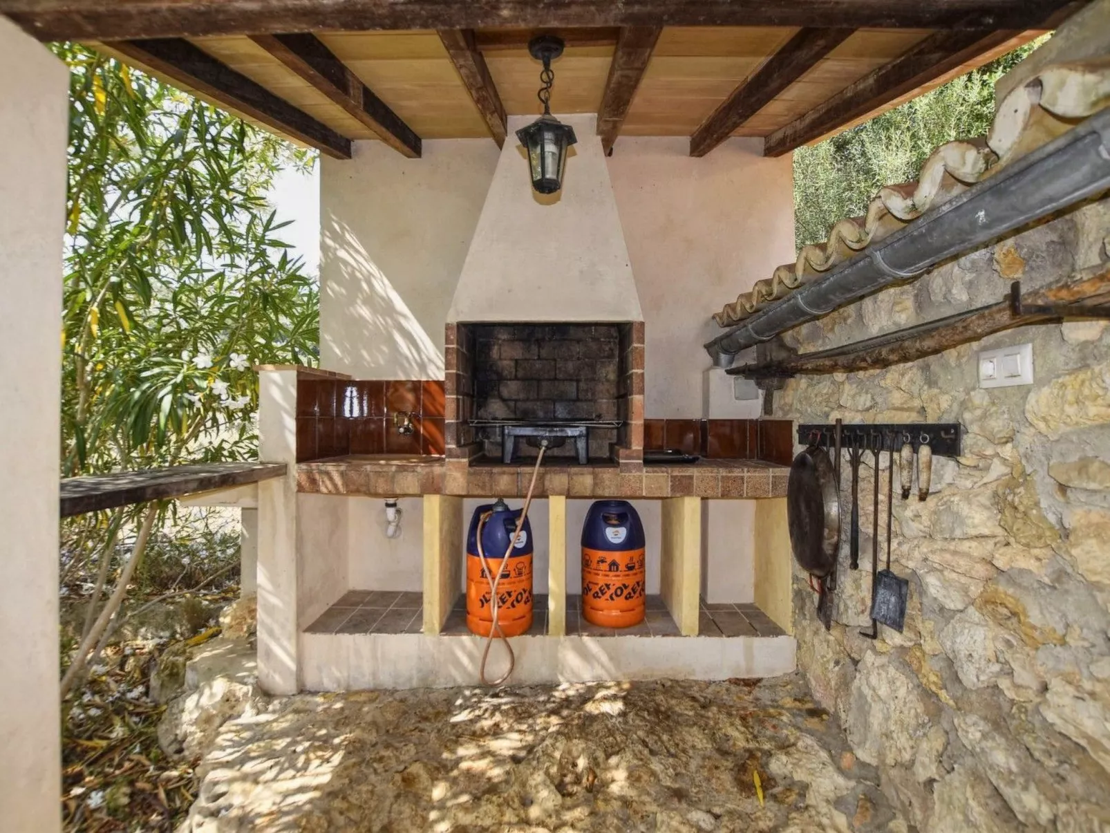 Schönes Landhaus mit Panoramablick auf die Berge - Image-tags.info