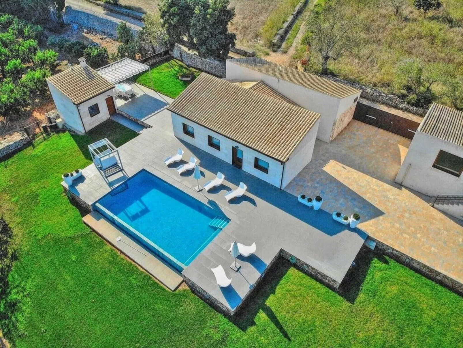 Schönes Landhaus vor kurzem am Rande des Dorfes von Muro gebaut. - Image-tags.info