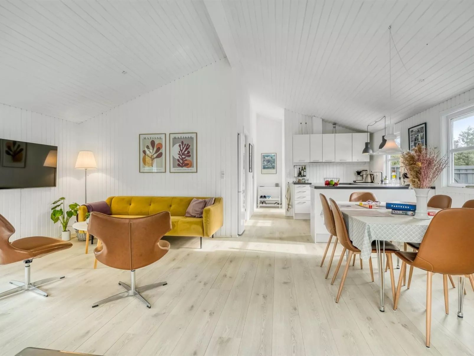 "Annamie" - 1.8km from the sea - Binnen