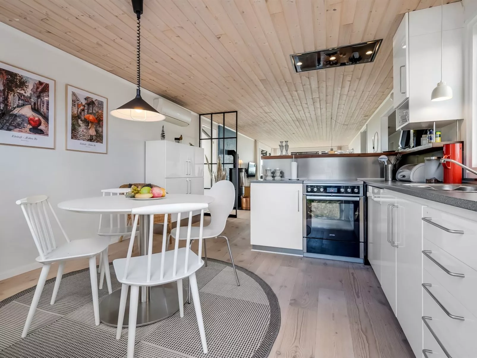 "Soini" - 50m from the sea - Binnen