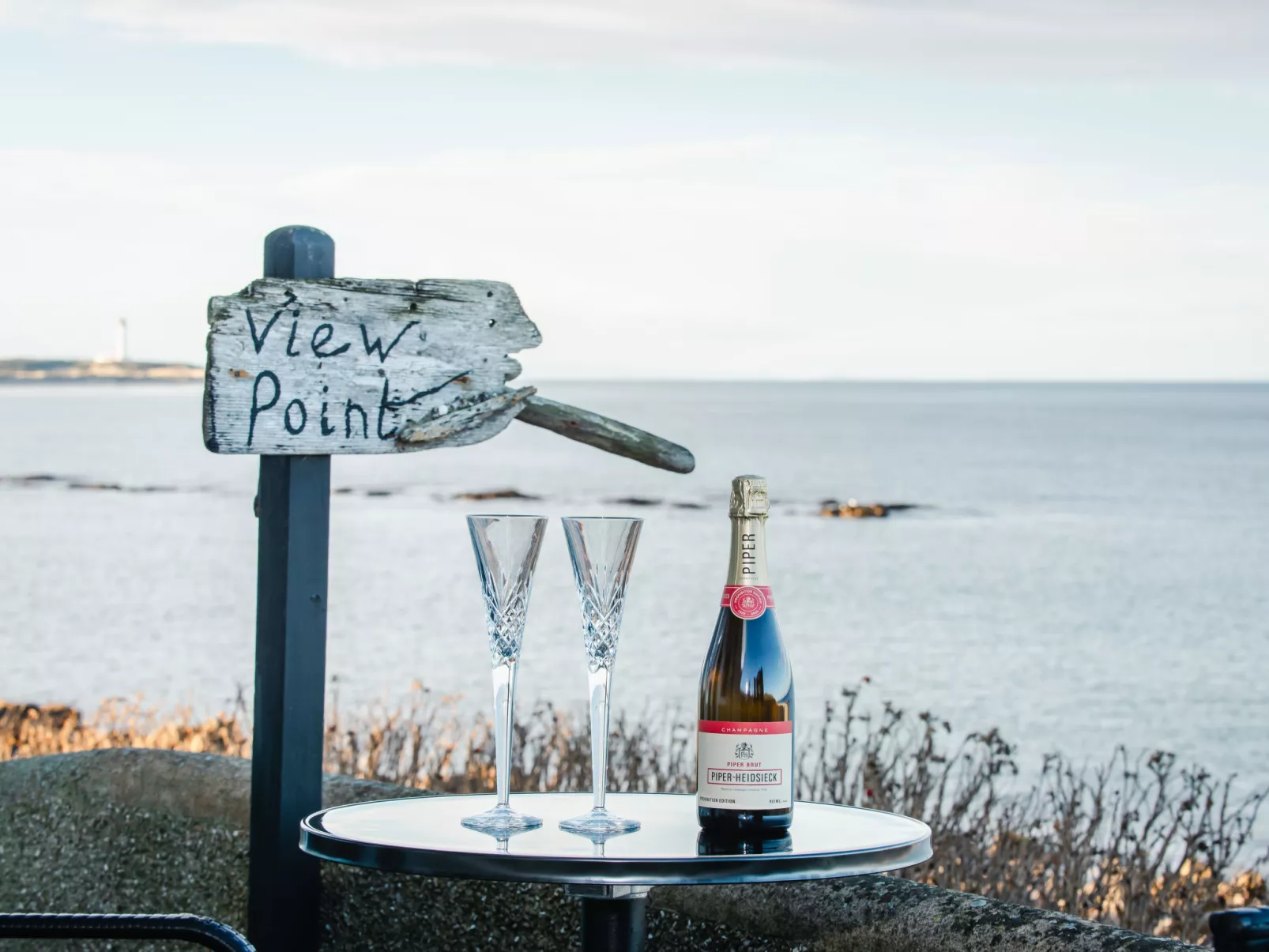 Waters Edge - Buiten