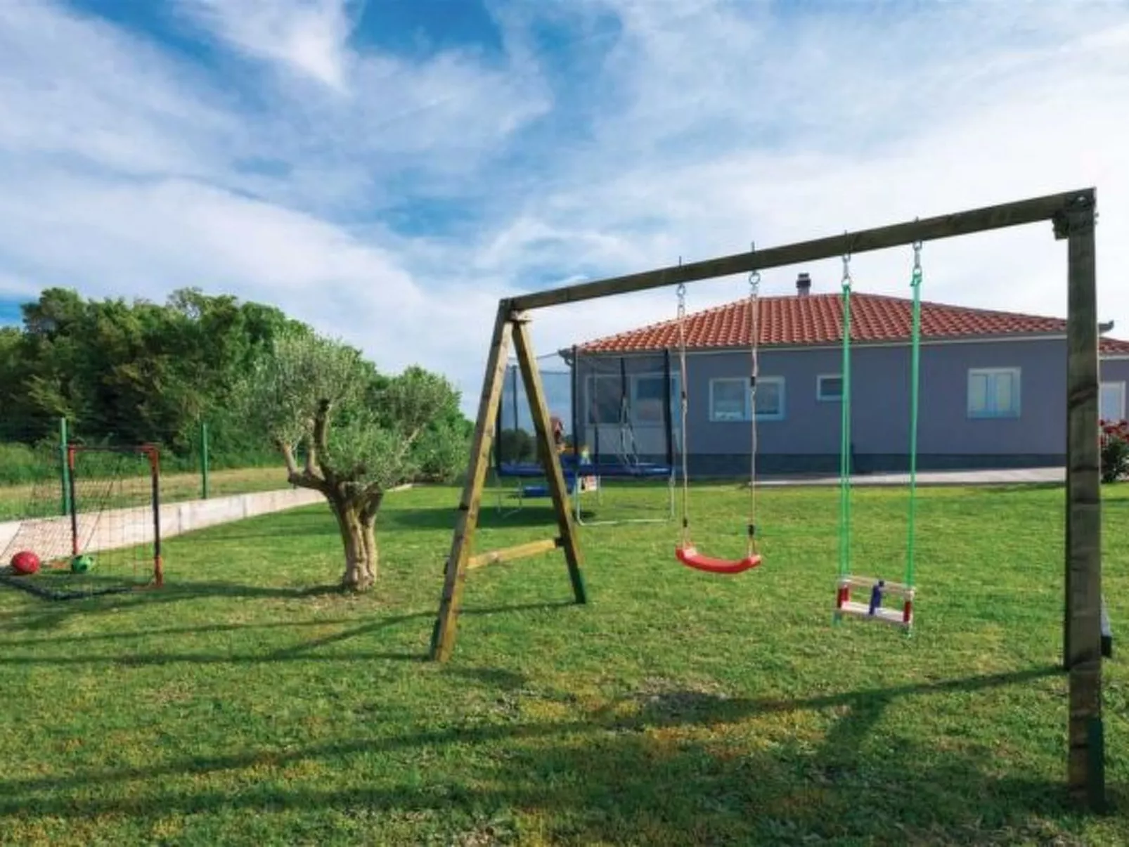 Holiday house Flora with pool - Image-tags.info