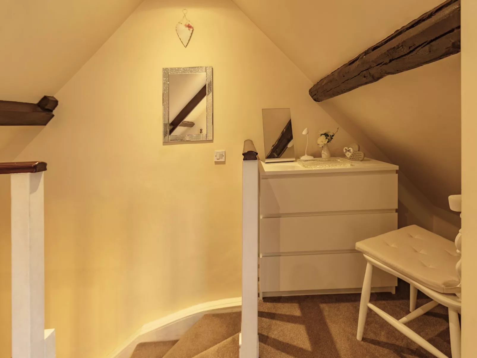 Robins Nest - Binnen