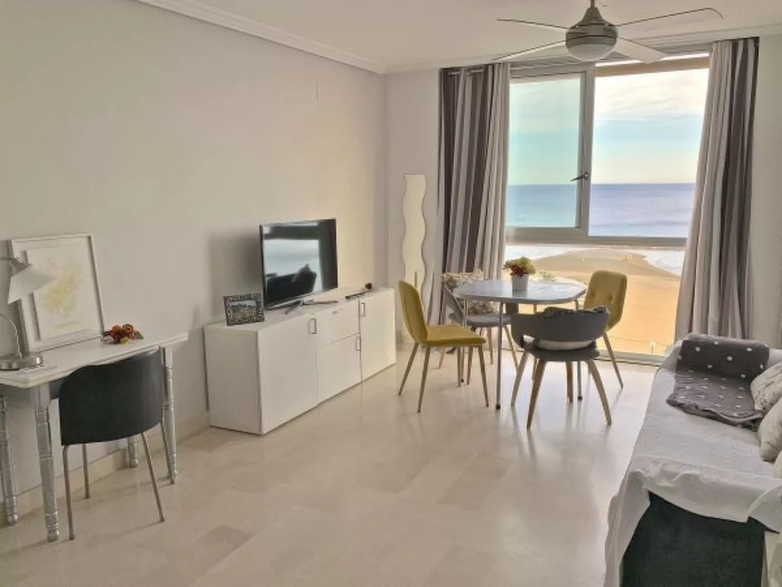 APARTAMENTO PLAYA POSTIGUET - Binnen
