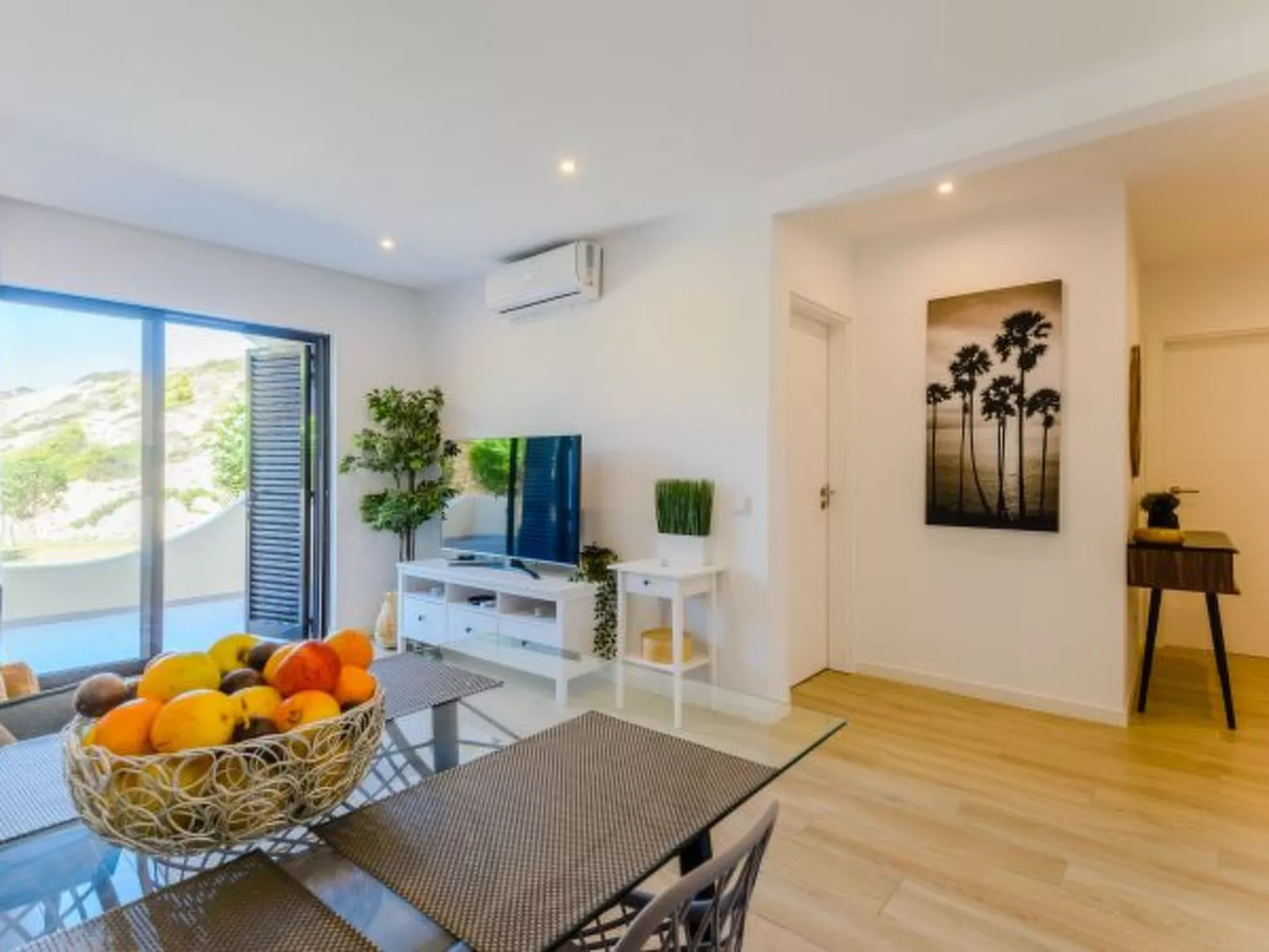 The Little Paradise with Sea Views - Binnen