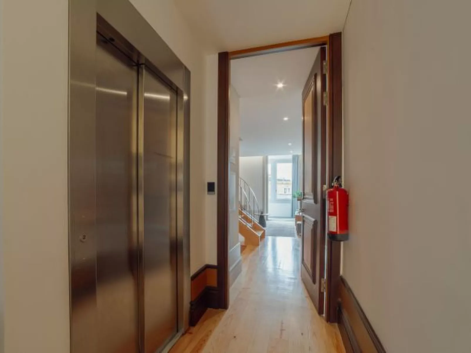 HEART OF PORTO APARTMENT F DUPLEX by VACATIONY - Binnen