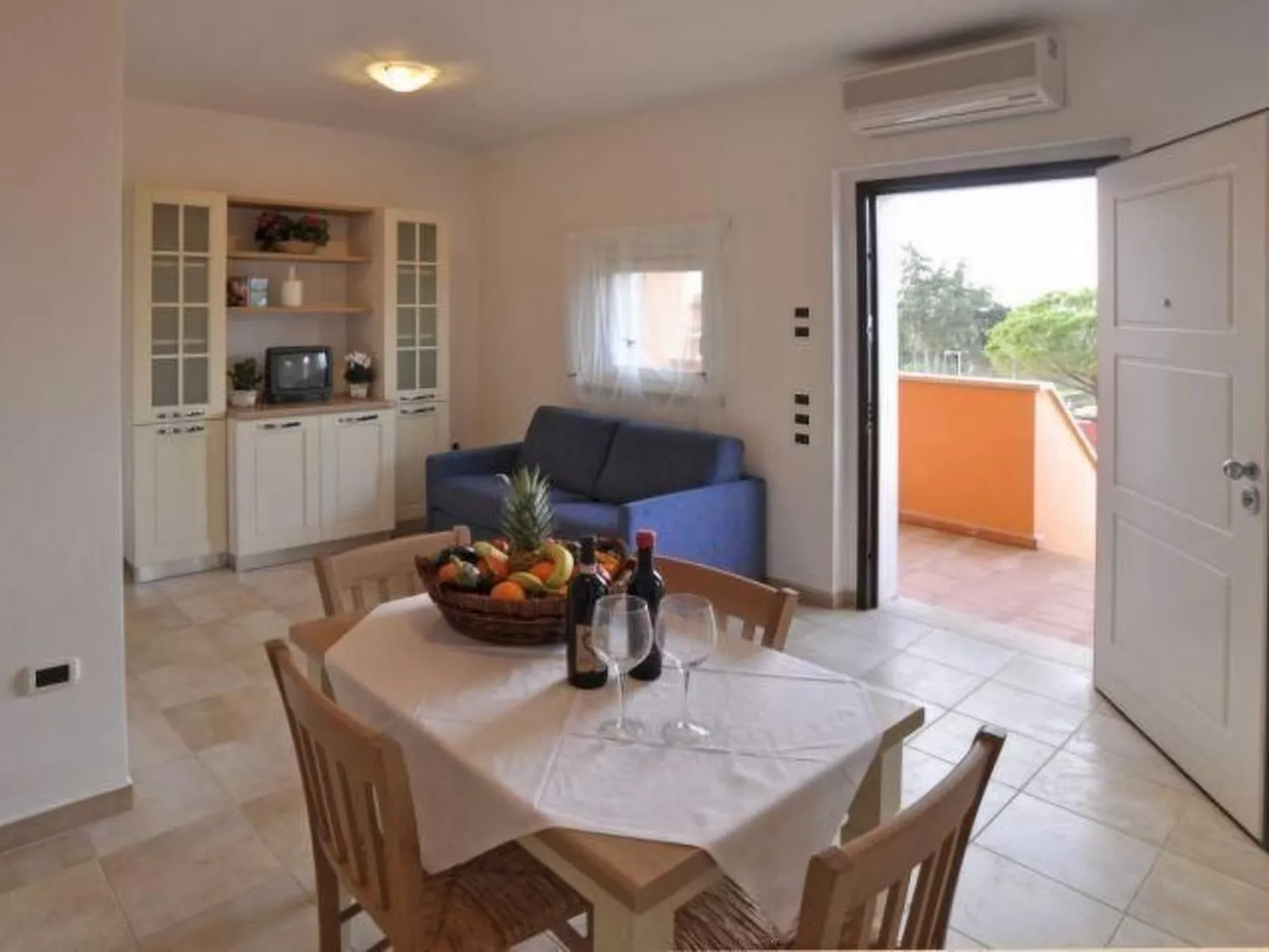 Unterkunft mit privater Terrasse, Gemeinschaftspool - Binnen