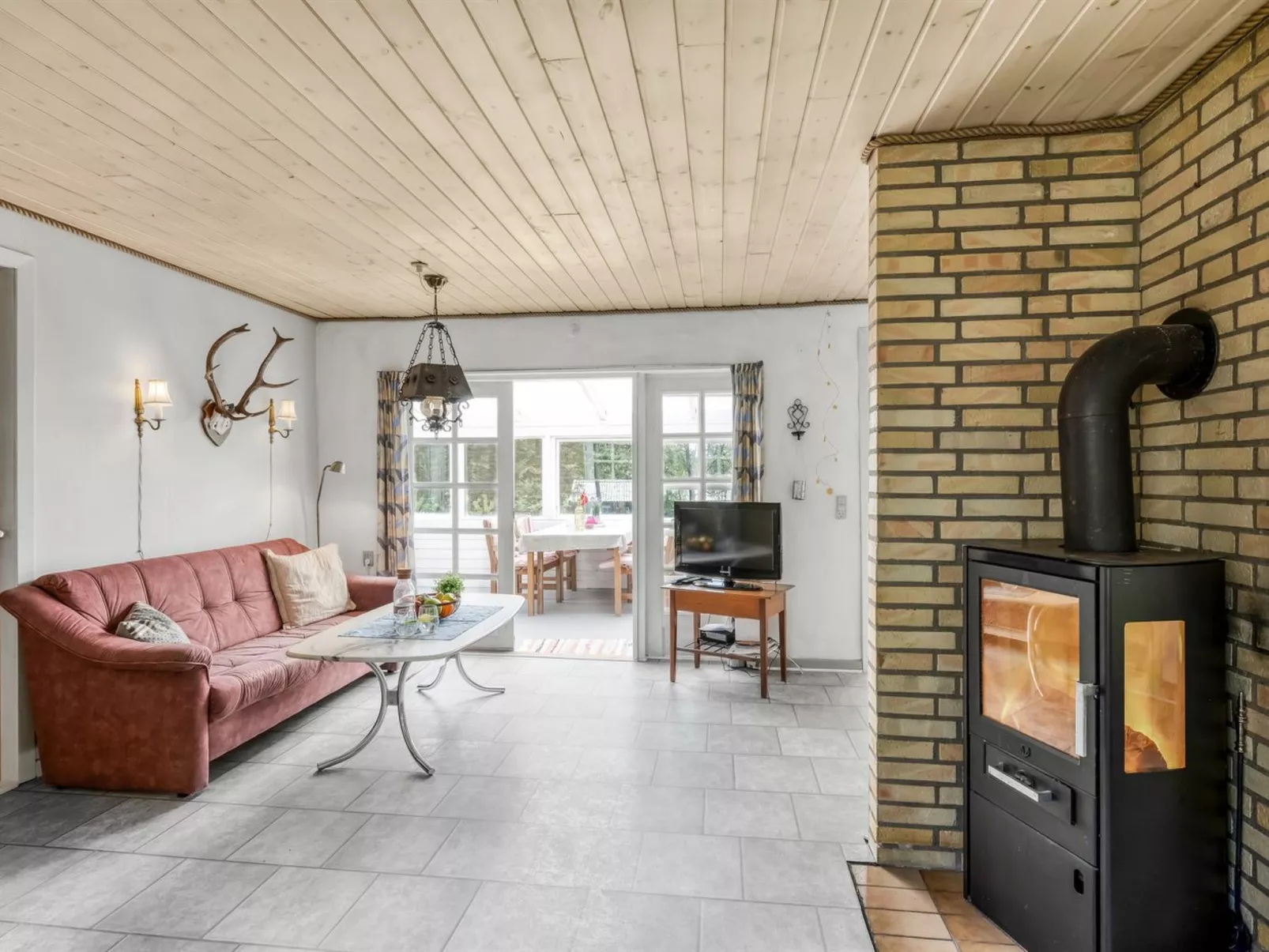 "Jonnhild" - 700m from the sea - Binnen