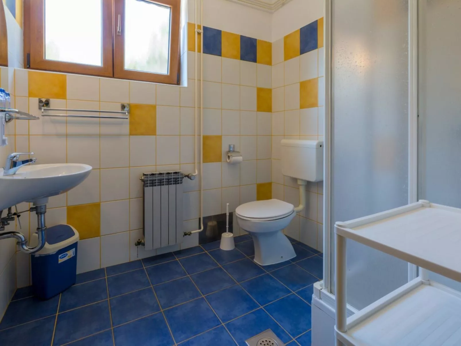 IVANKA 3 / HR-02419-03 - Binnen