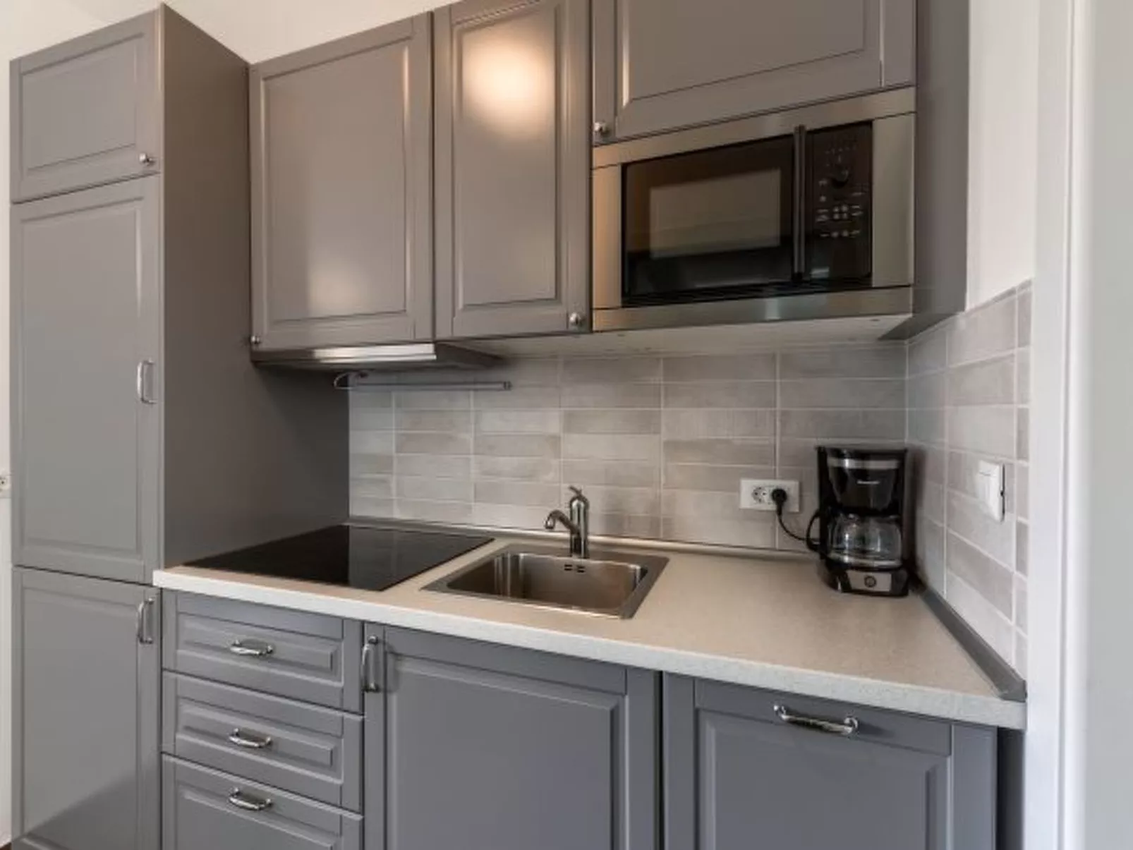 Villa Azzuro with jacuzzi and pool - Image-tags.info