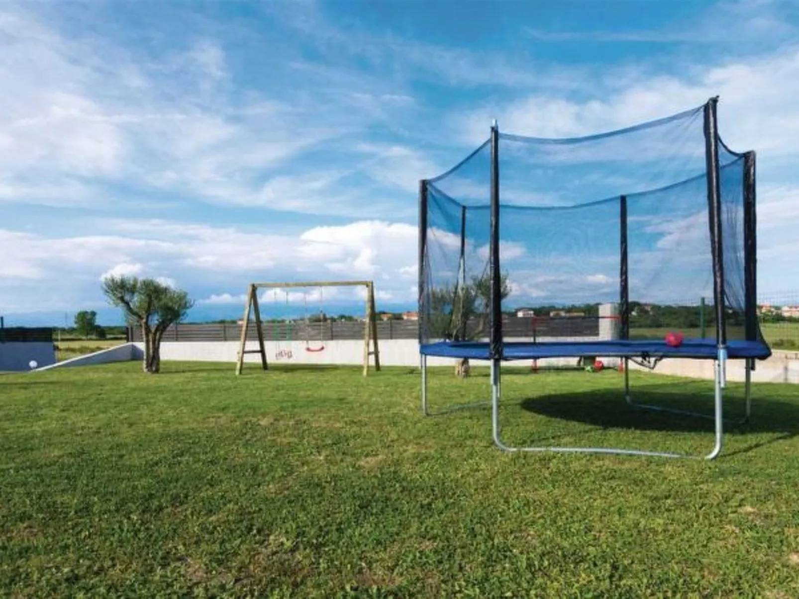 Holiday house Flora with pool - Image-tags.info