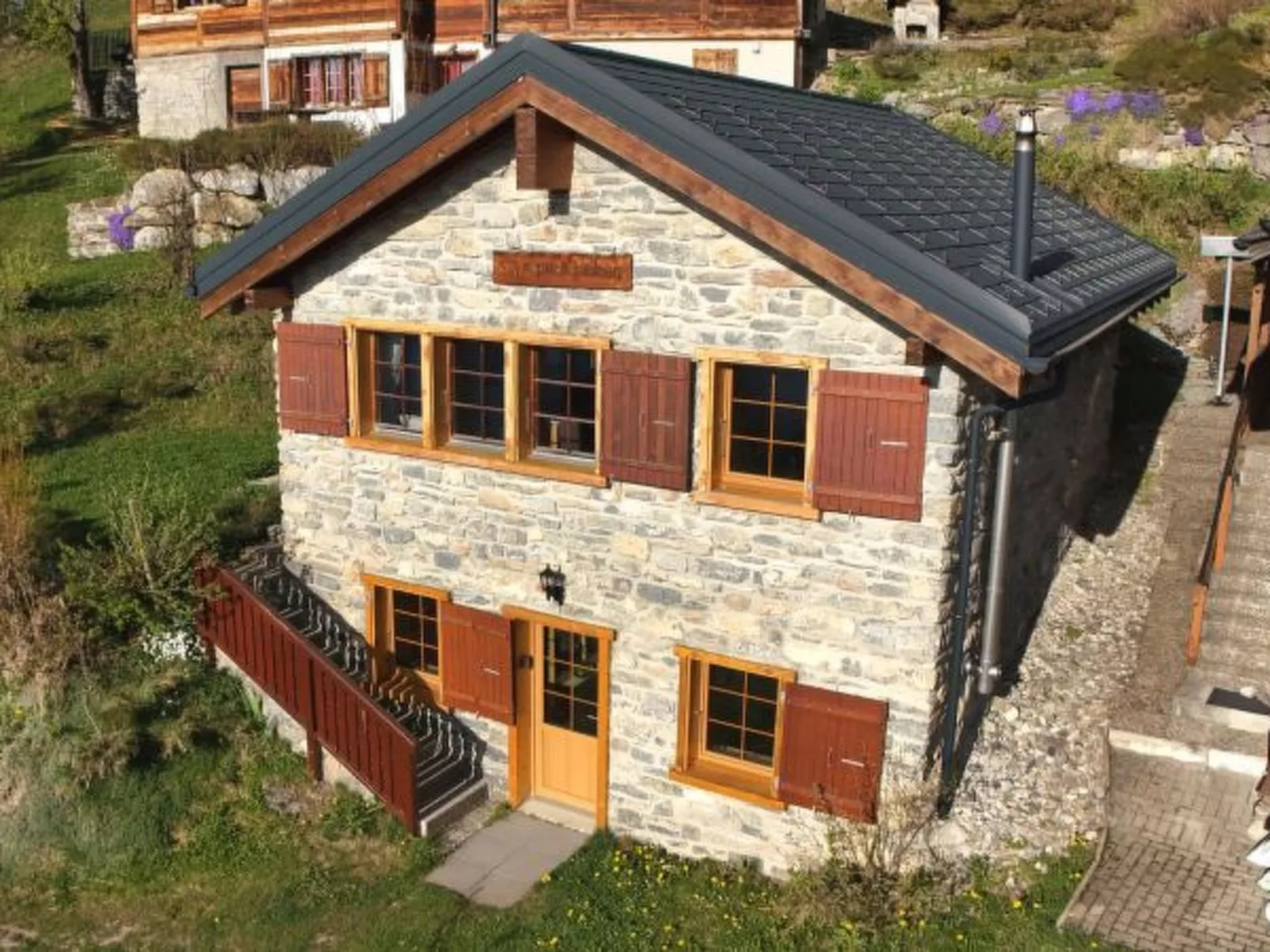 Tiny House facing the Alps - Ski in and out - Buiten