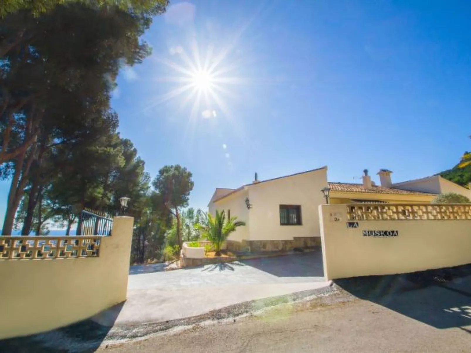 Villa Moskoa - PlusHolidays - Image-tags.info