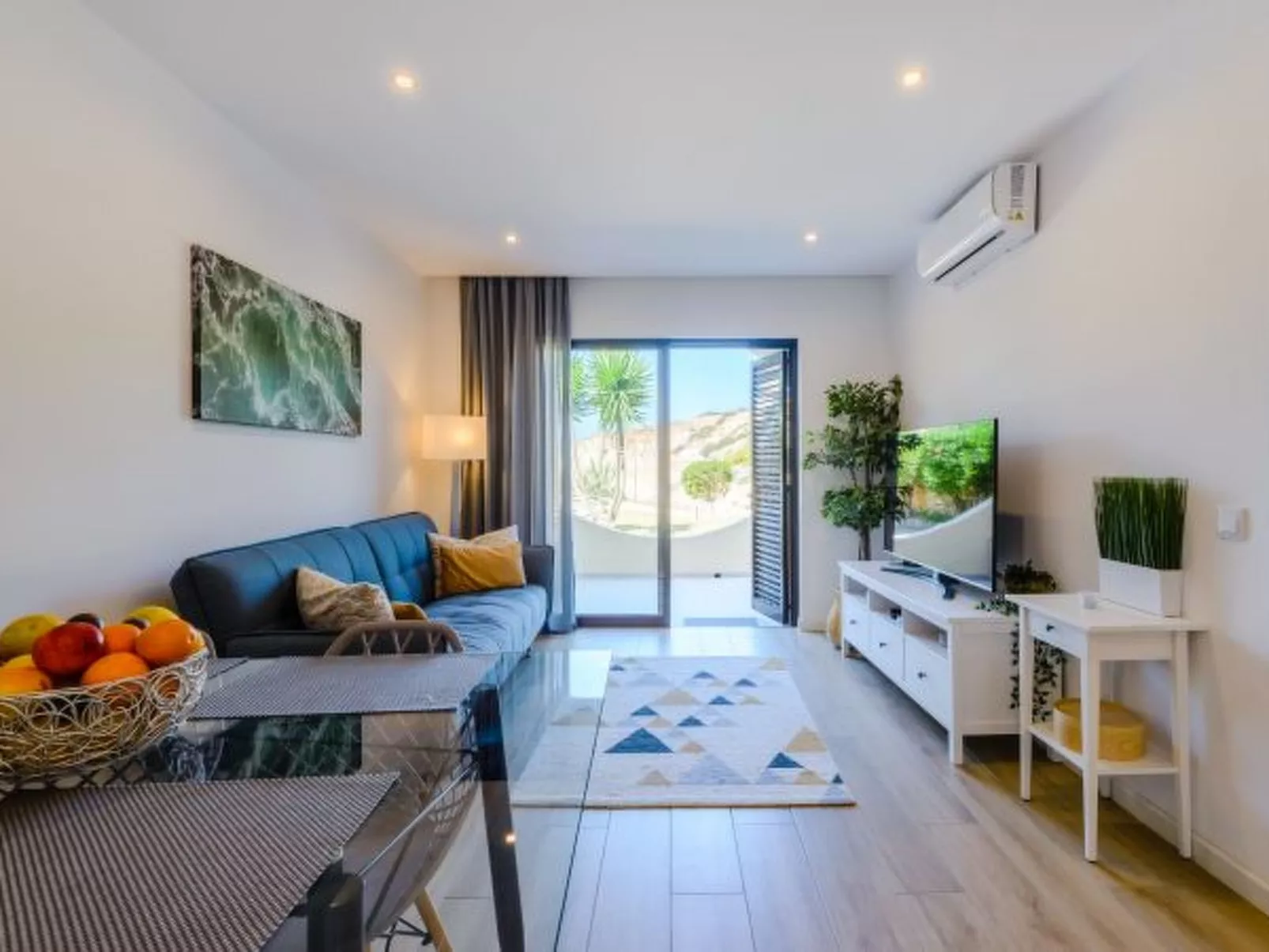 The Little Paradise with Sea Views - Binnen